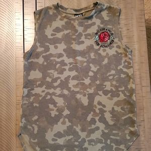🦋5/$15 MODERN LUX Camo Muscle Tank Medium